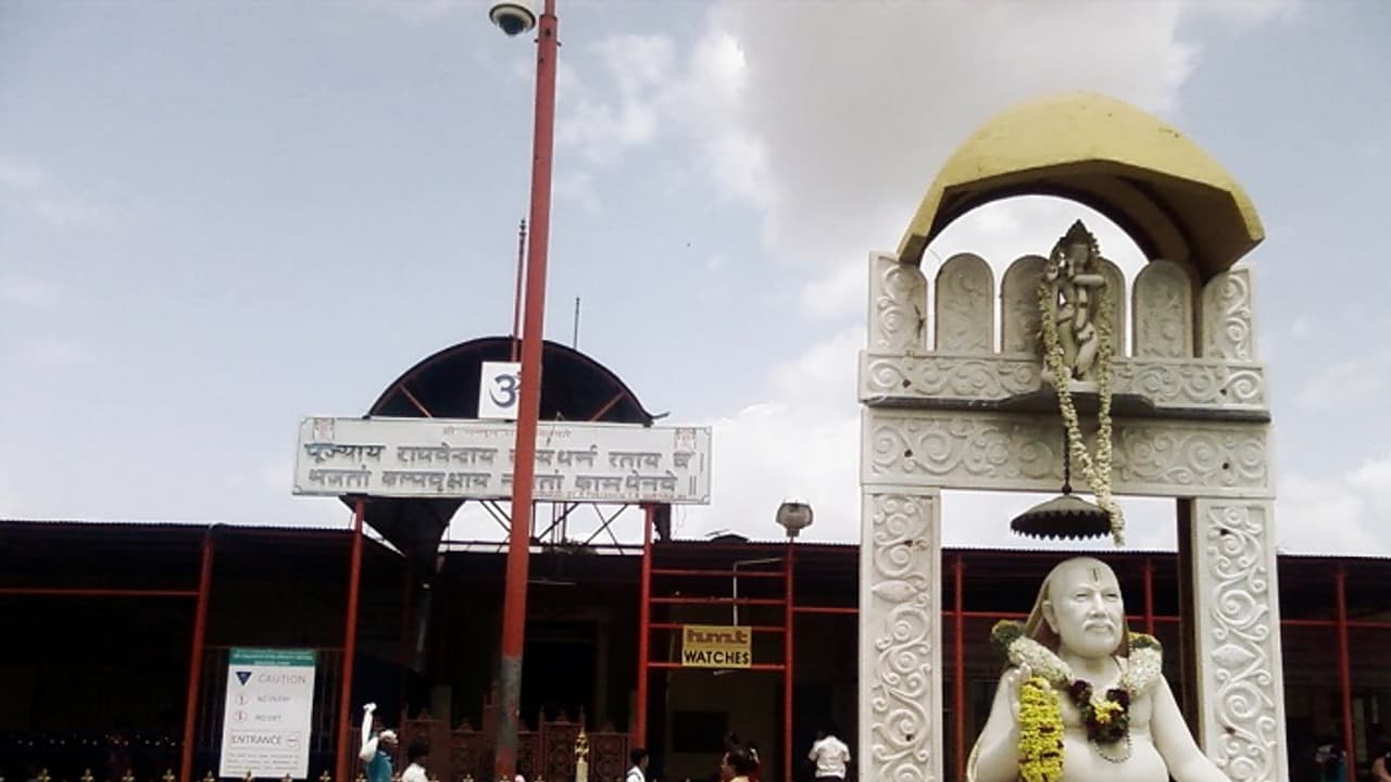 ಕೊಡಗು, ಕೇರಳಕ್ಕೆ ರಾಯರ ಮಠದಿಂದ ತಲಾ 15 ಲಕ್ಷ ಕೊಡಗು, ಕೇರಳಕ್ಕೆ ರಾಯರ ಮಠದಿಂದ ತಲಾ 15 ಲಕ್ಷ