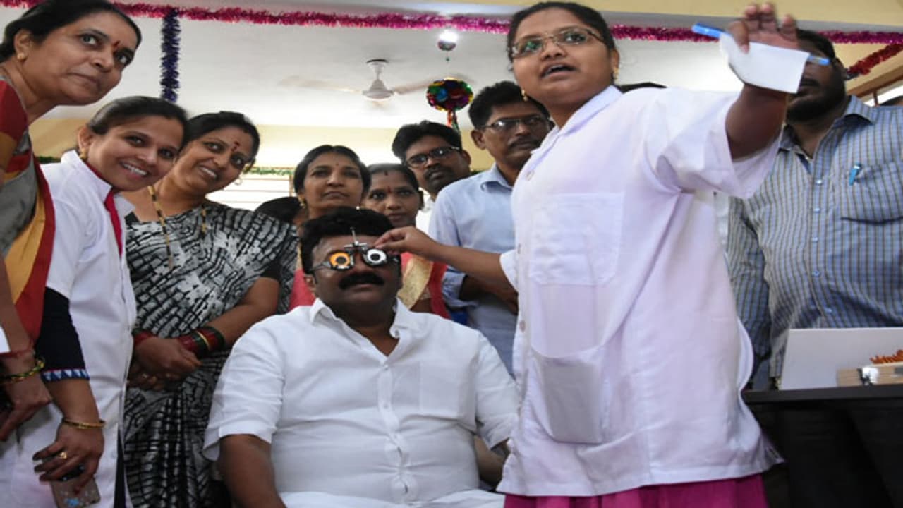 కంటివెలుగు శిబిరంలో పరీక్షలు చేయించుకున్నతలసాని