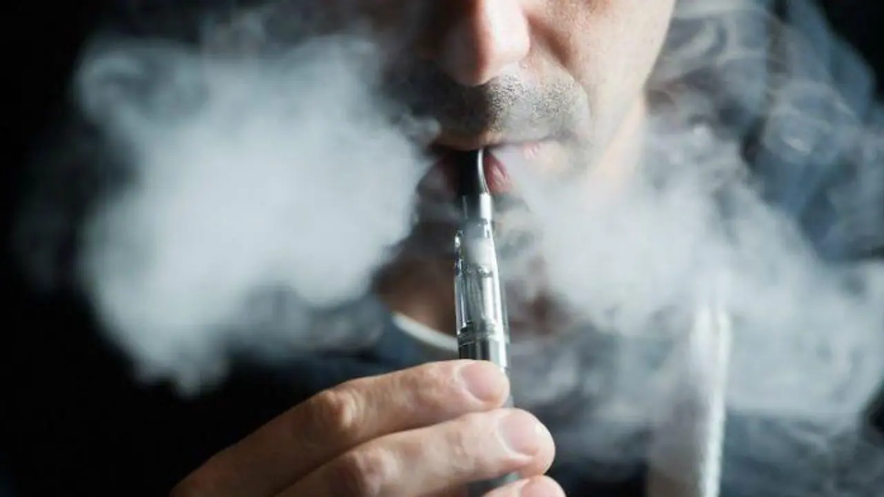 Smoking giant China looks to regulate use of e cigarettes