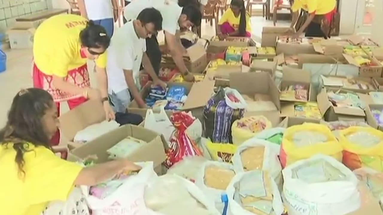 കേരളക്കരക്ക് കൈത്താങ്ങുമായി ആസിഡ് അക്രമത്തെ അതിജീവിച്ചവരും കേരളക്കരക്ക് കൈത്താങ്ങുമായി ആസിഡ് അക്രമത്തെ അതിജീവിച്ചവരും