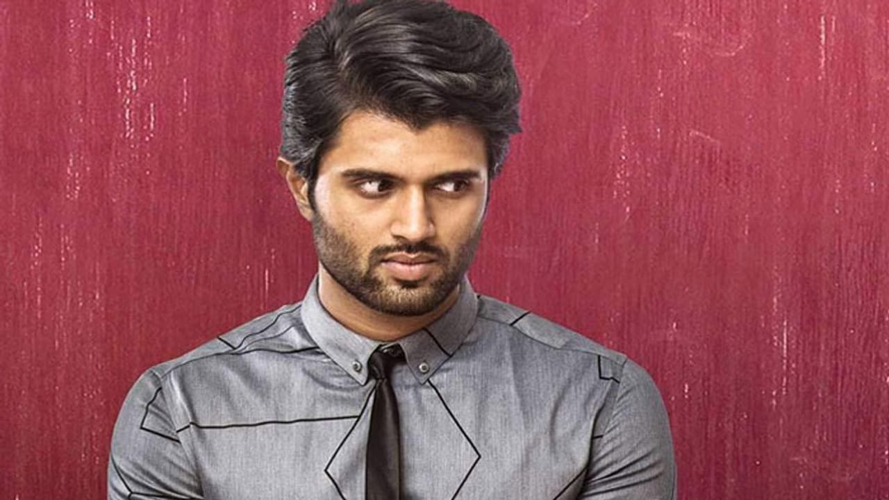 విజయ్ దేవరకొండ పక్కన ఎవరు చేస్తారు..? హీరోయిన్ల సమాధానం!