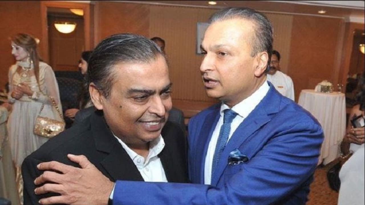 ಅಣ್ಣ ಹೆಲ್ಪ್ ಮಾಡು: ಅನಿಲ್ ಕೂಗಿಗೆ ಮುಖೇಶ್ ದೌಡು!