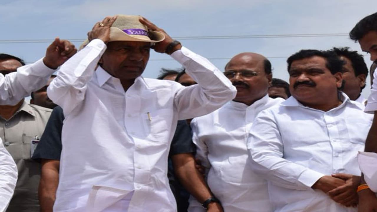 కేసీఆర్ కు తలనొప్పి: సిట్టింగ్ లపై తిరుగుబాట్లు కేసీఆర్ కు తలనొప్పి: సిట్టింగ్ లపై తిరుగుబాట్లు