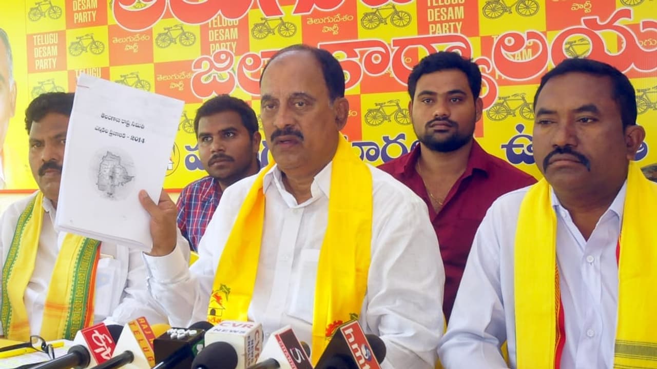 ముఖ్యమంత్రిగా కేసీఆర్ విఫలమయ్యాడు: ఆ కోట్లకు లెక్కలేవి?: రేవూరి ప్రకాశ్ రెడ్డి ముఖ్యమంత్రిగా కేసీఆర్ విఫలమయ్యాడు: ఆ కోట్లకు లెక్కలేవి?: రేవూరి ప్రకాశ్ రెడ్డి