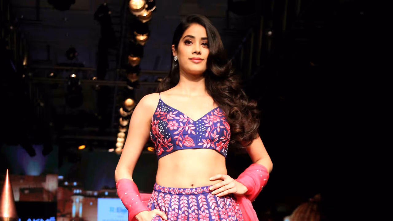 Khushi, Anshula Kapoor support sister Janhvi's ramp debut at Lakme Fashion Week