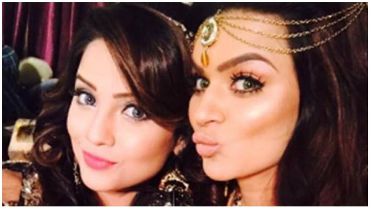 அழகா இருந்த உதடு இப்படி ஆகிடுச்சே...! பிளாஸ்டிக் சர்ஜரியால் 'நாகினி' சீரியல் நடிகைக்கு ஏற்பட்ட சோகம்..! அழகா இருந்த உதடு இப்படி ஆகிடுச்சே...! பிளாஸ்டிக் சர்ஜரியால் 'நாகினி' சீரியல் நடிகைக்கு ஏற்பட்ட சோகம்..!