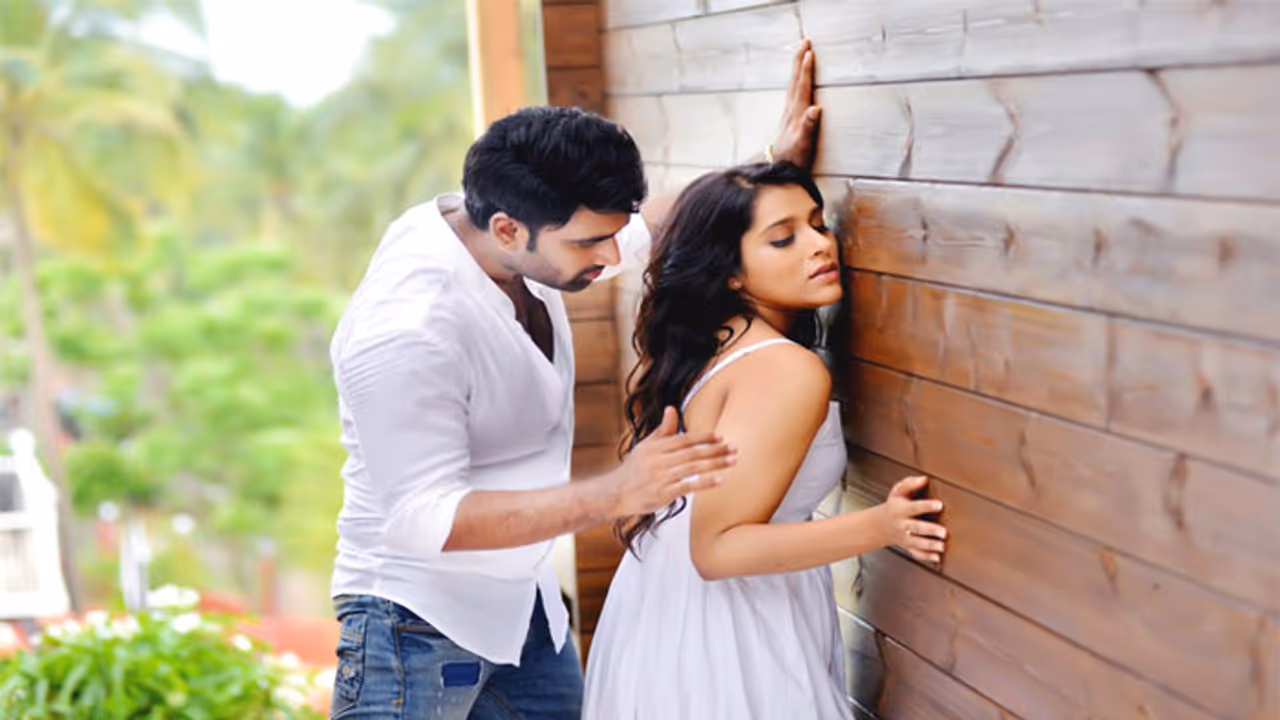 రష్మి చెప్పేవరకు నాకు ఆ విషయం తెలియదు.. 'అంతకుమించి' హీరో! రష్మి చెప్పేవరకు నాకు ఆ విషయం తెలియదు.. 'అంతకుమించి' హీరో!