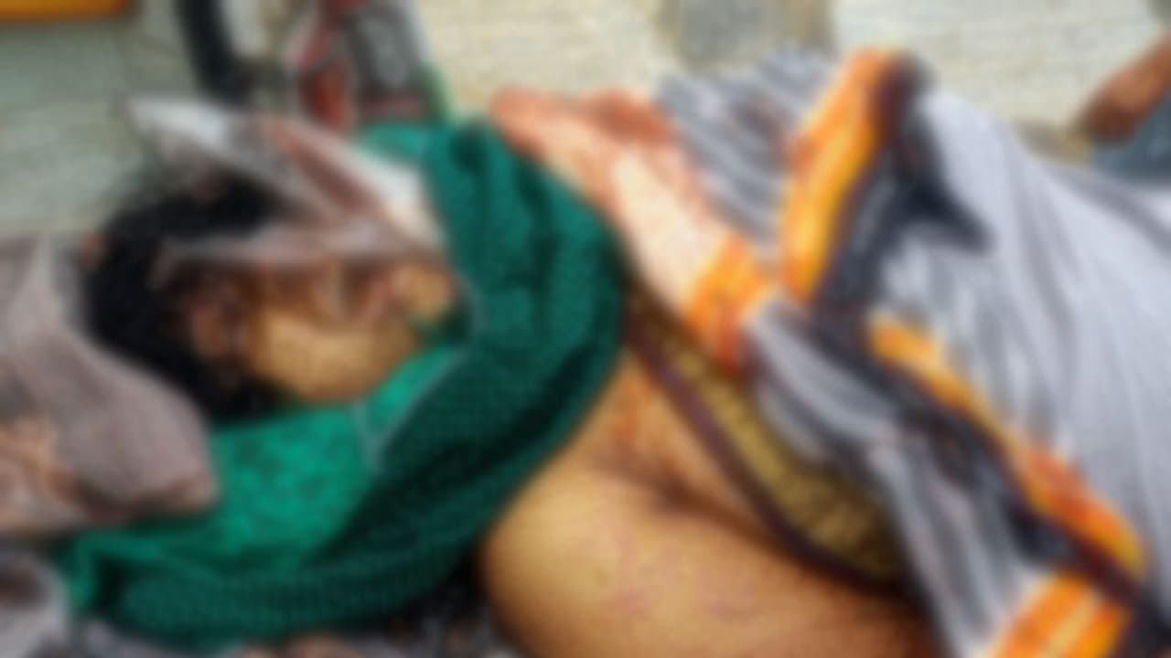 అఫైర్: కాళ్లూ చేతులూ కట్టేసి బ్యుటిషియన్ పై దాడి అఫైర్: కాళ్లూ చేతులూ కట్టేసి బ్యుటిషియన్ పై దాడి