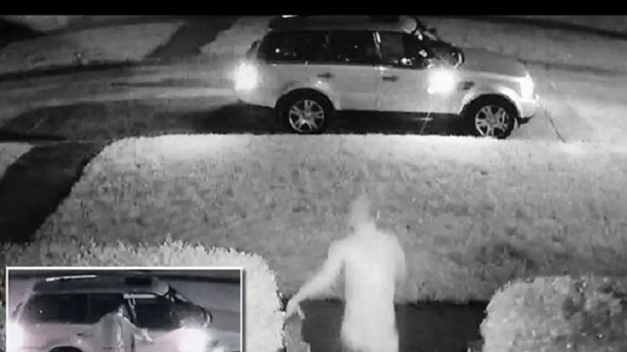 ಬೆತ್ತಲಾಗಿ ಗೆಳತಿಯೊಂದಿಗೆ ಟಿವಿ ನೋಡುತ್ತಿದ್ದವನ ಸಾಹಸ ಸಿಸಿ ಟಿವಿಯಲ್ಲಿ ಸೆರೆ ಬೆತ್ತಲಾಗಿ ಗೆಳತಿಯೊಂದಿಗೆ ಟಿವಿ ನೋಡುತ್ತಿದ್ದವನ ಸಾಹಸ ಸಿಸಿ ಟಿವಿಯಲ್ಲಿ ಸೆರೆ