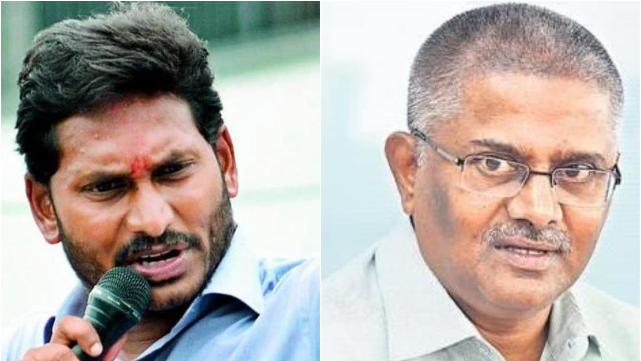 జగన్ తో భేటీ: వైసిపిలోకి మాజీ డీజీపి జగన్ తో భేటీ: వైసిపిలోకి మాజీ డీజీపి