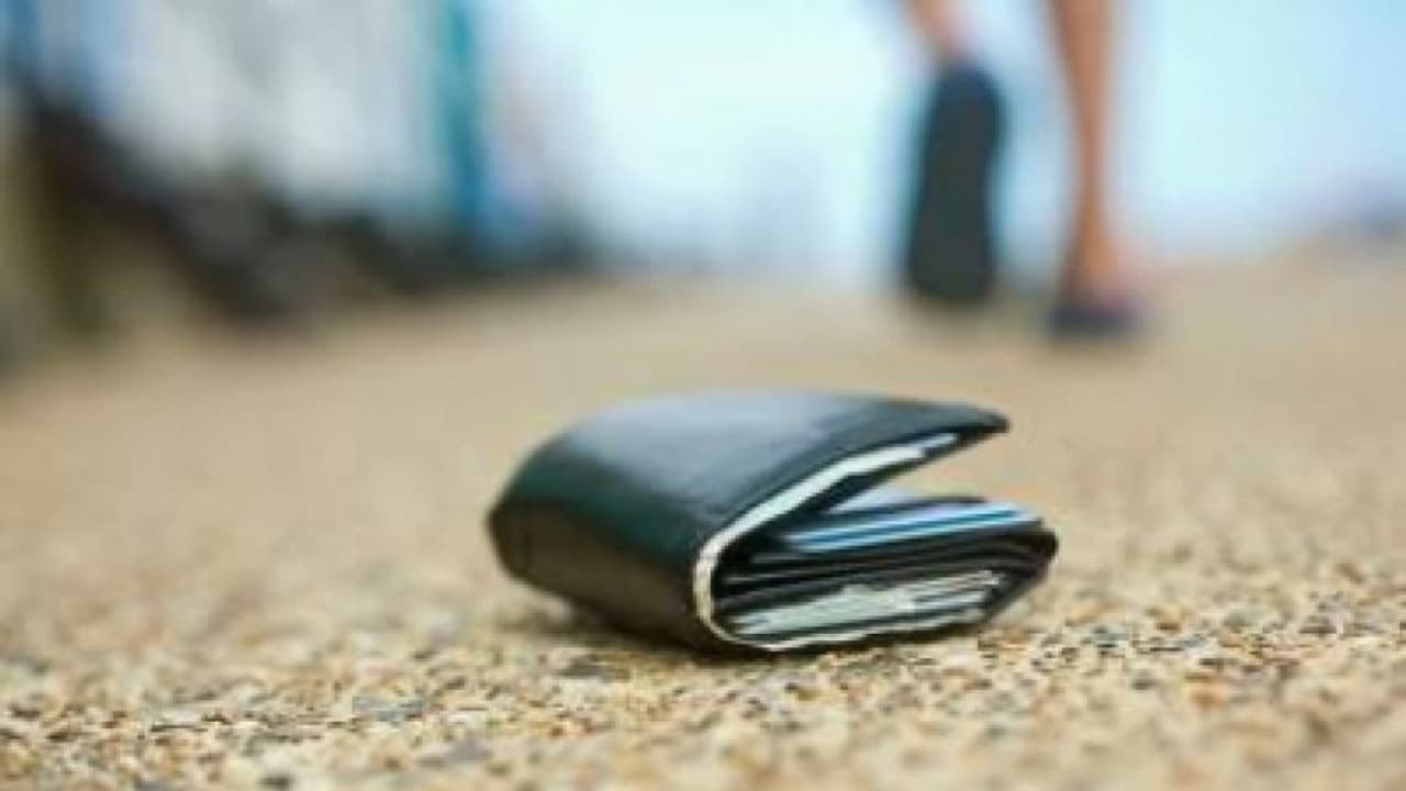 വീണുകിട്ടുന്ന സാധനങ്ങള് സൂക്ഷിച്ചാല് തടവും വന്തുക പിഴയും വീണുകിട്ടുന്ന സാധനങ്ങള് സൂക്ഷിച്ചാല് തടവും വന്തുക പിഴയും