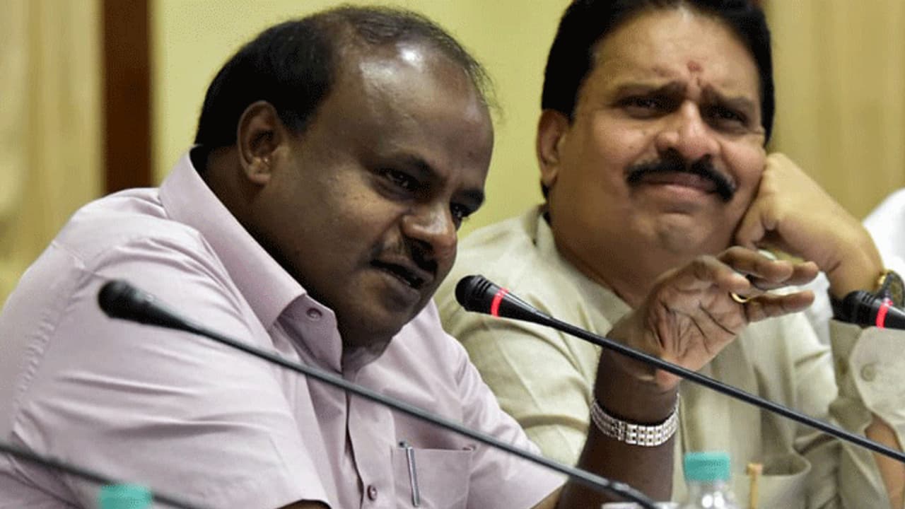 ಇಬ್ಬರು ಐಎಎಸ್ ಅಧಿಕಾರಿಗಳ ವರ್ಗ ಇಬ್ಬರು ಐಎಎಸ್ ಅಧಿಕಾರಿಗಳ ವರ್ಗ