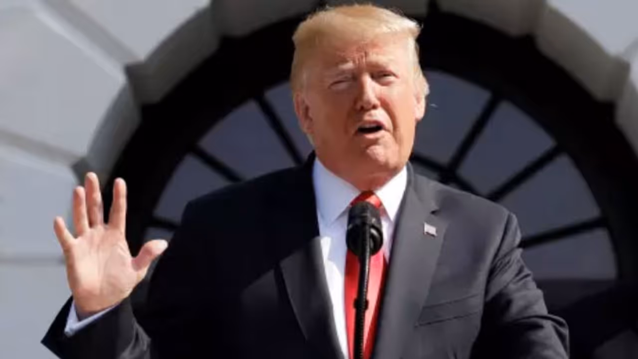 ಅಮೆರಿಕ ಧ್ವಜದ ಚಿತ್ರವನ್ನೇ ತಪ್ಪಾಗಿ ಬರೆದ ಟ್ರಂಪ್