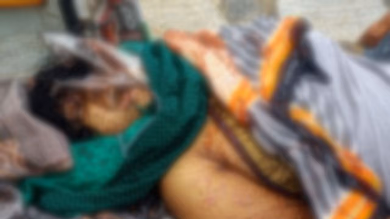 బ్యూటీషీయన్ పద్మ కేసులో ట్విస్ట్: ప్రియుడు నూతన్ సూసైడ్ బ్యూటీషీయన్ పద్మ కేసులో ట్విస్ట్: ప్రియుడు నూతన్ సూసైడ్