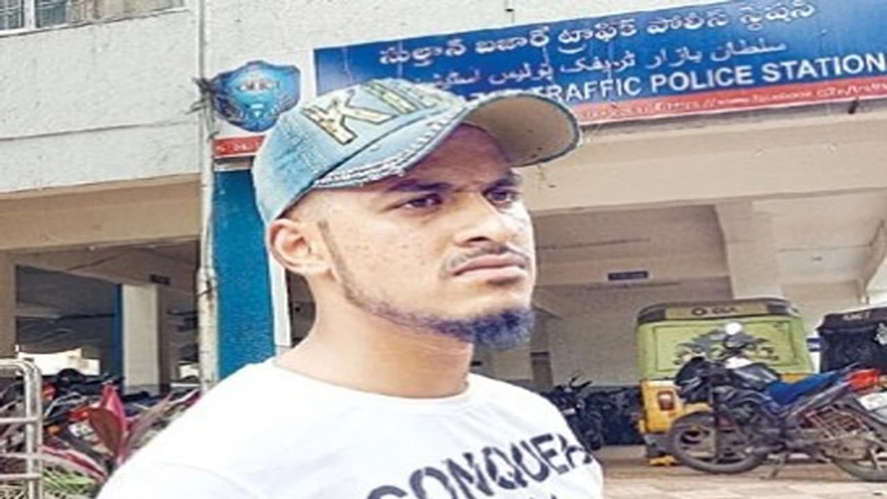 డ్రంకెన్ డ్రైవ్ తనిఖీలో పట్టుబడ్డ డిప్యూటి సీఎం మనవడు....పోలీసులపైనే ఫిర్యాదు డ్రంకెన్ డ్రైవ్ తనిఖీలో పట్టుబడ్డ డిప్యూటి సీఎం మనవడు....పోలీసులపైనే ఫిర్యాదు