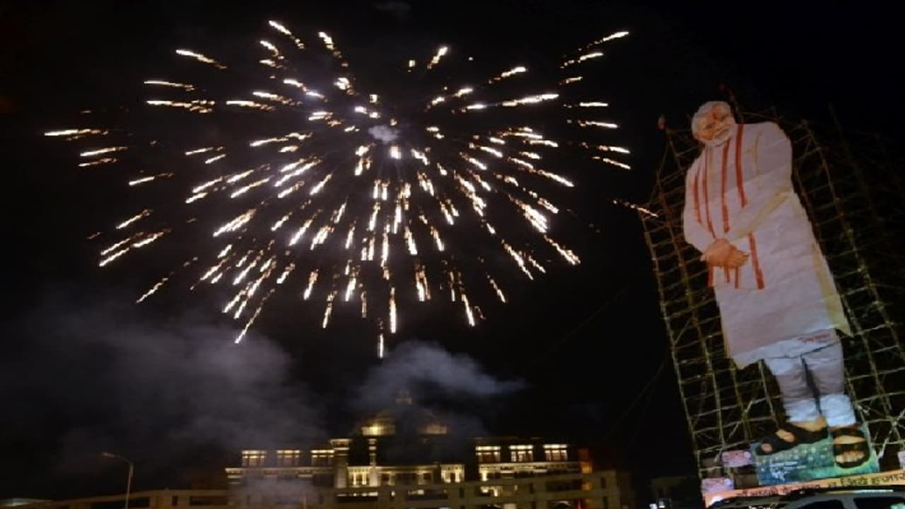 பிரதமர் மோடி ஓகே சொன்னால் வருடத்திற்கு ரூ.25 ஆயிரம் கோடி!!! சி.ஐ.டி.யூ. மாநிலத் தலைவரின் செம்ம பிளான்... பிரதமர் மோடி ஓகே சொன்னால் வருடத்திற்கு ரூ.25 ஆயிரம் கோடி!!! சி.ஐ.டி.யூ. மாநிலத் தலைவரின் செம்ம பிளான்...