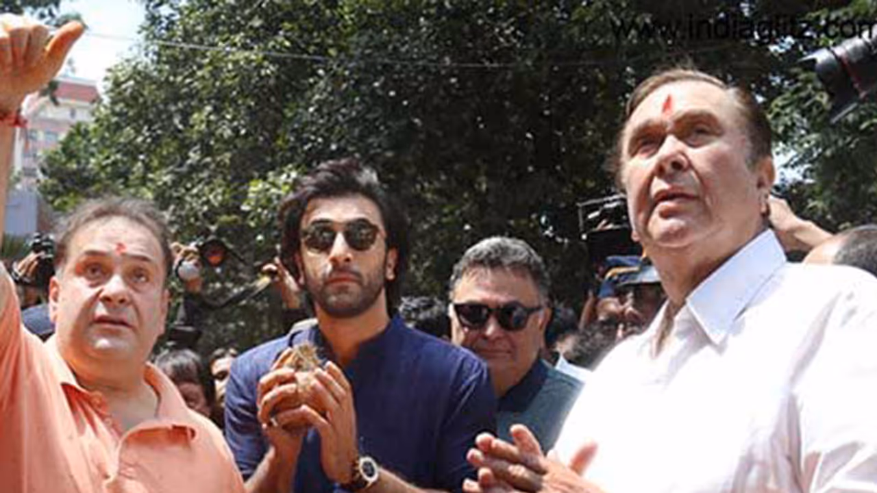 രാജ് കപൂറിന്റെ സ്വപ്നം വില്ക്കാനൊരുങ്ങി കപൂര് കുടുംബം രാജ് കപൂറിന്റെ സ്വപ്നം വില്ക്കാനൊരുങ്ങി കപൂര് കുടുംബം