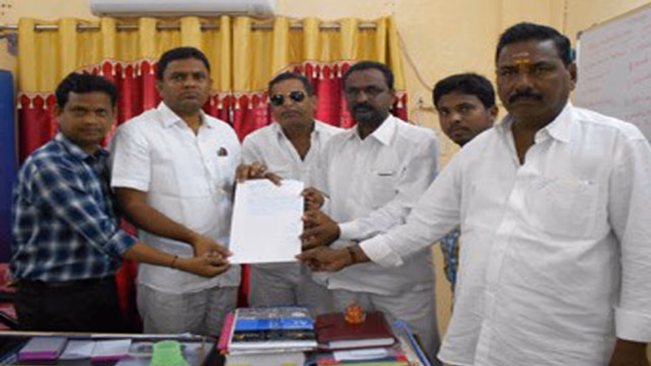 టీఆర్ఎస్ పార్టీలో కలకలం...రాజీనామా చేసిన సీనియర్ లీడర్ టీఆర్ఎస్ పార్టీలో కలకలం...రాజీనామా చేసిన సీనియర్ లీడర్