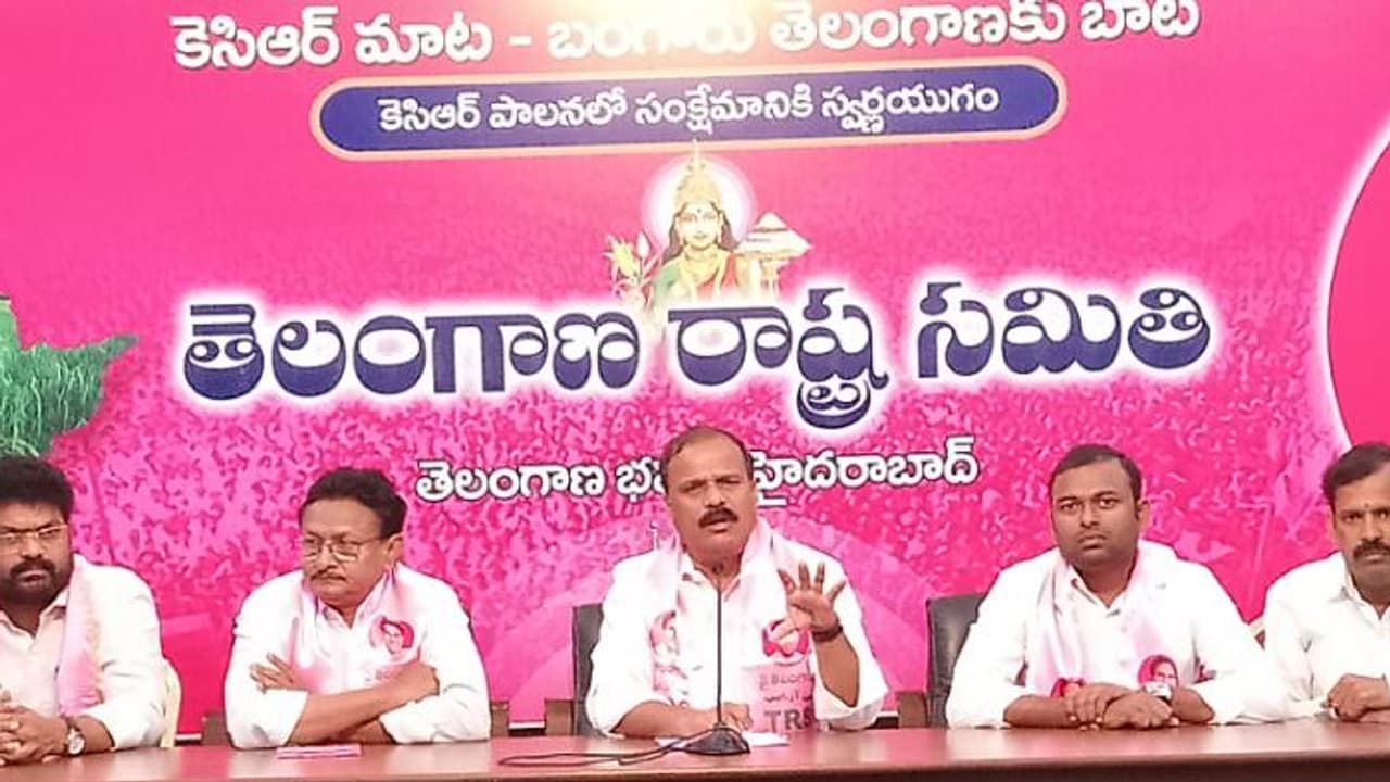 ఉత్తమ్వి గాలిమాటలు.. రేవంత్కు డబ్బులు పంచడమే వచ్చు :కర్నె ఉత్తమ్వి గాలిమాటలు.. రేవంత్కు డబ్బులు పంచడమే వచ్చు :కర్నె