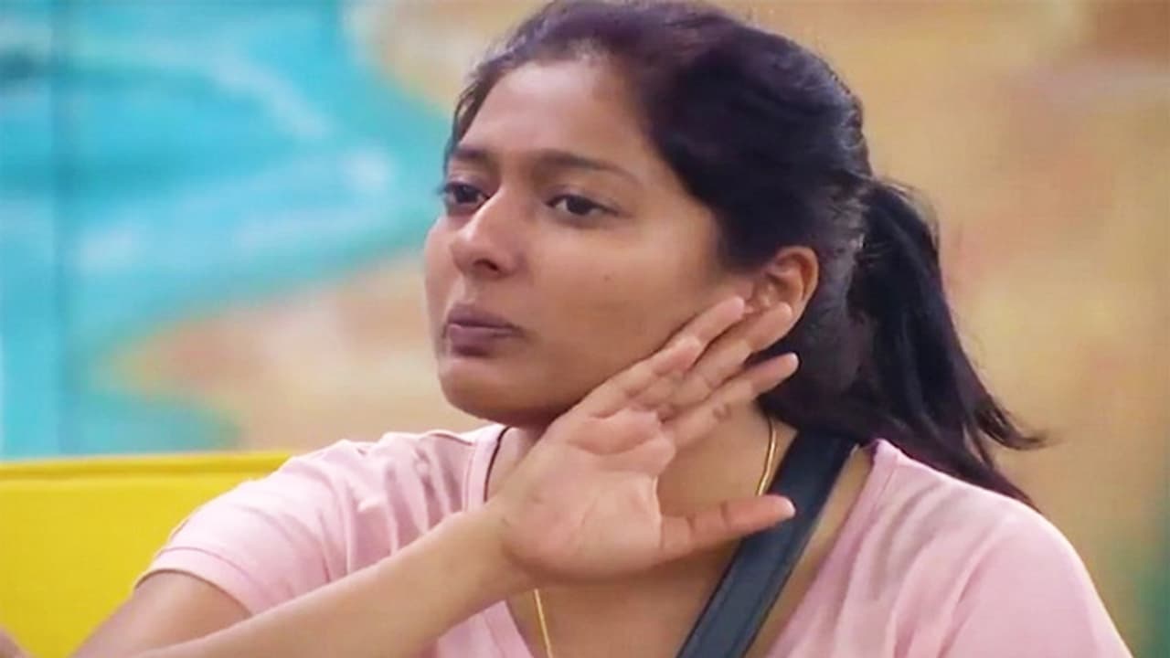 ஆமா நாங்க பணம் வாங்கிட்டு தான், மக்கள் பொழுது போக்குக்காக இதை செய்தோம்; பொங்கி எழுந்த பிக் பாஸ் காயத்திரி