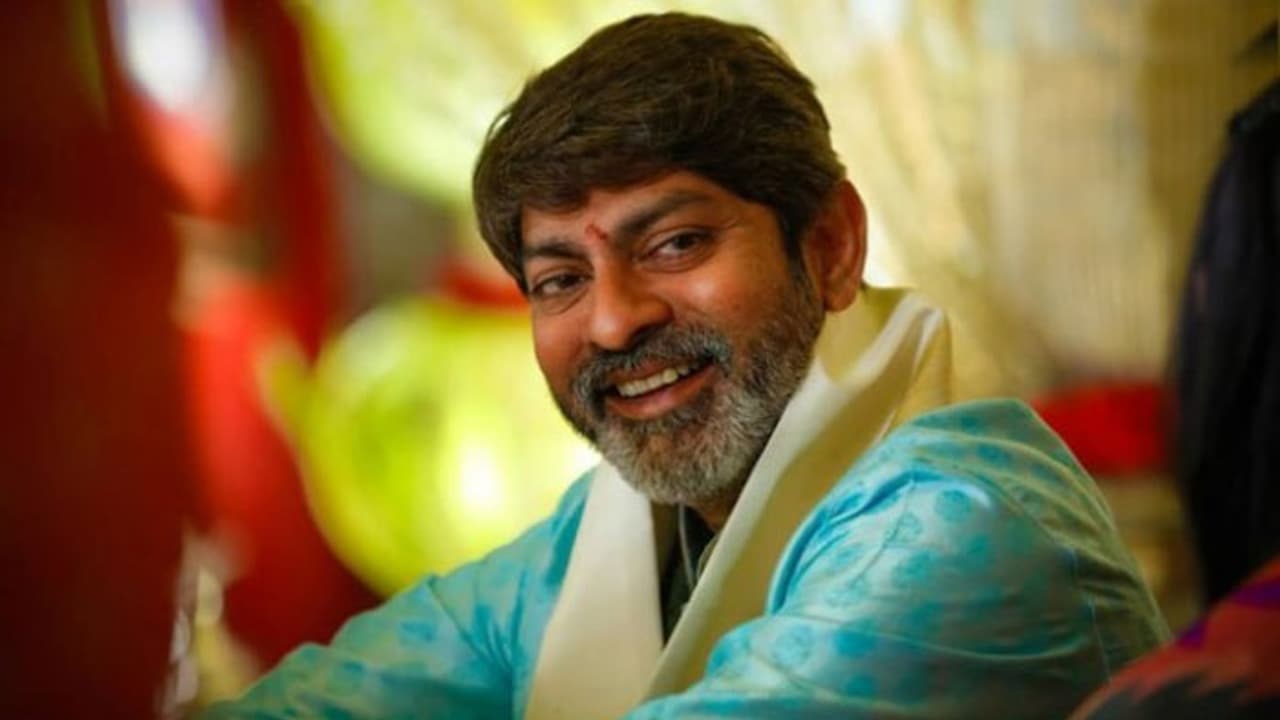 ఆ వ్యక్తి ఒక్కడే నమ్మి రూ.50 లక్షలు ఇచ్చారు: జగపతిబాబు ఆ వ్యక్తి ఒక్కడే నమ్మి రూ.50 లక్షలు ఇచ్చారు: జగపతిబాబు