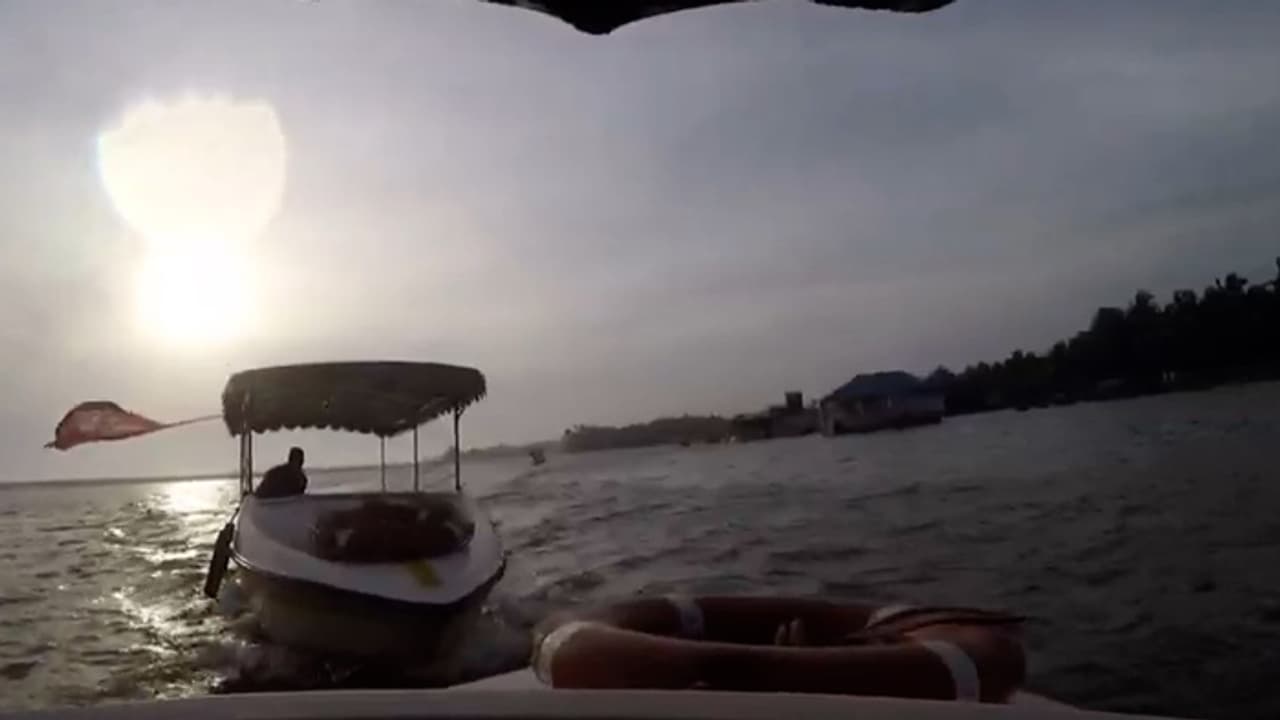 വിദേശികള് സഞ്ചരിച്ച ബോട്ടിന് നേരെ അക്രമണം; രണ്ട് ഉല്ലാസ ബോട്ടുകള്ക്കെതിരെ കേസ് വിദേശികള് സഞ്ചരിച്ച ബോട്ടിന് നേരെ അക്രമണം; രണ്ട് ഉല്ലാസ ബോട്ടുകള്ക്കെതിരെ കേസ്