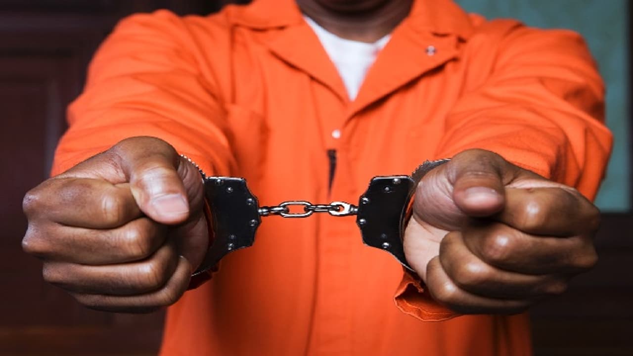 குடிக்க கூடாது என்று கூறிய மாற்றுத் திறனாளியை இரத்தம் வரும் அளவுக்கு அடித்த குடிகாரன்; போதையில் வெறிச்செயல்...