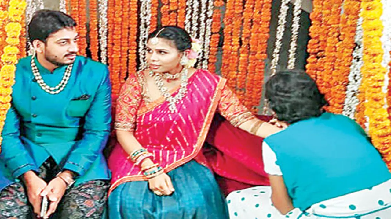 పరారీ యత్నంలో పోలీసులపైకి కారు: భూమా అఖిలప్రియ భర్తపై కేసు