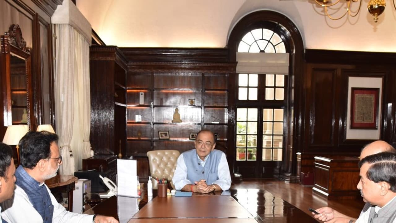 ಮೋದಿ ಕೈಕುಲುಕಲು ಬಂದಾಗ ಅರುಣ್ ಜೇಟ್ಲಿ ನಿರಾಕರಿಸಿದ್ದೇಕೆ?