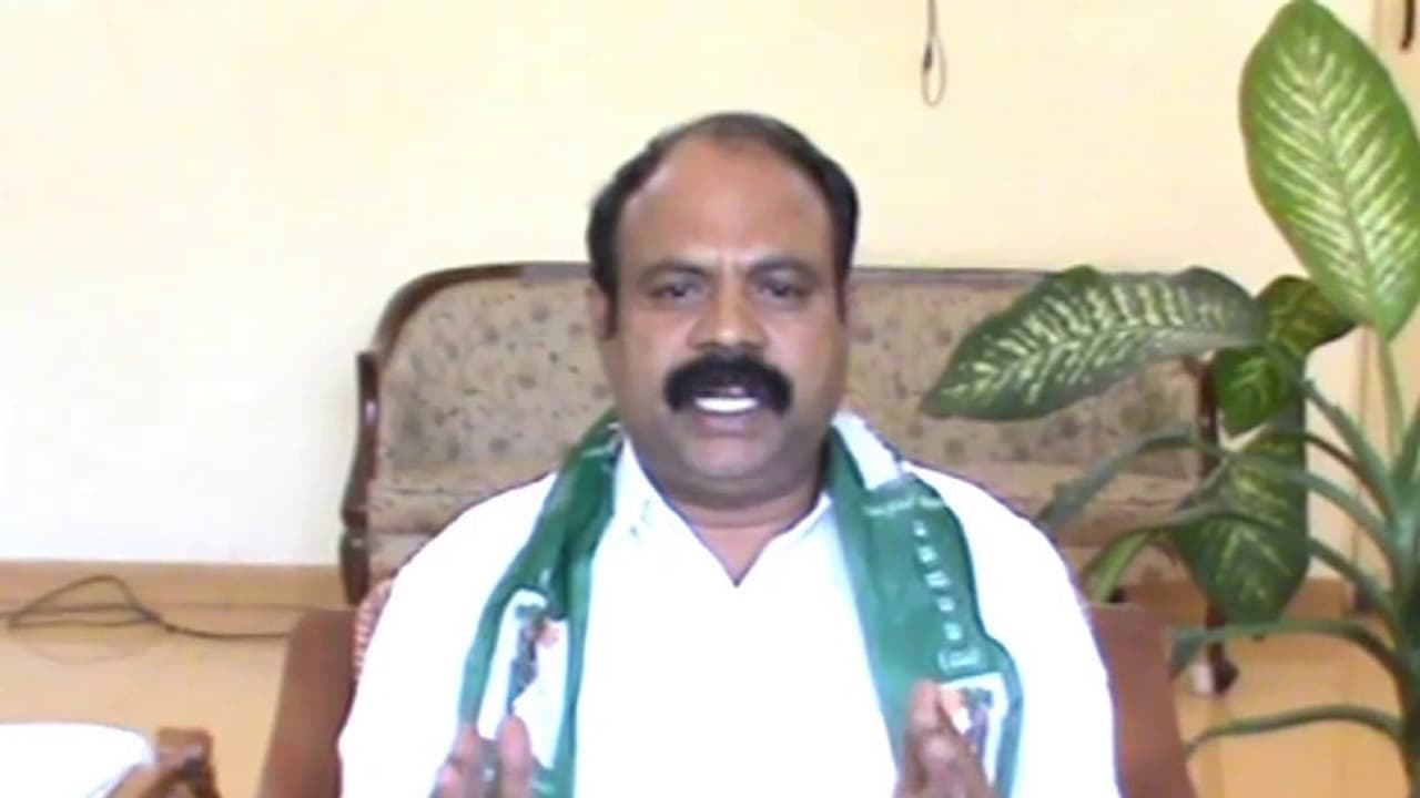 ಚುನಾವಣೆ ಭಯ: ವೋಟ್ ಬ್ಯಾಂಕ್ಗೆ ಜೆಡಿಎಸ್ ಶಾಸಕ ತಂತ್ರ ಚುನಾವಣೆ ಭಯ: ವೋಟ್ ಬ್ಯಾಂಕ್ಗೆ ಜೆಡಿಎಸ್ ಶಾಸಕ ತಂತ್ರ