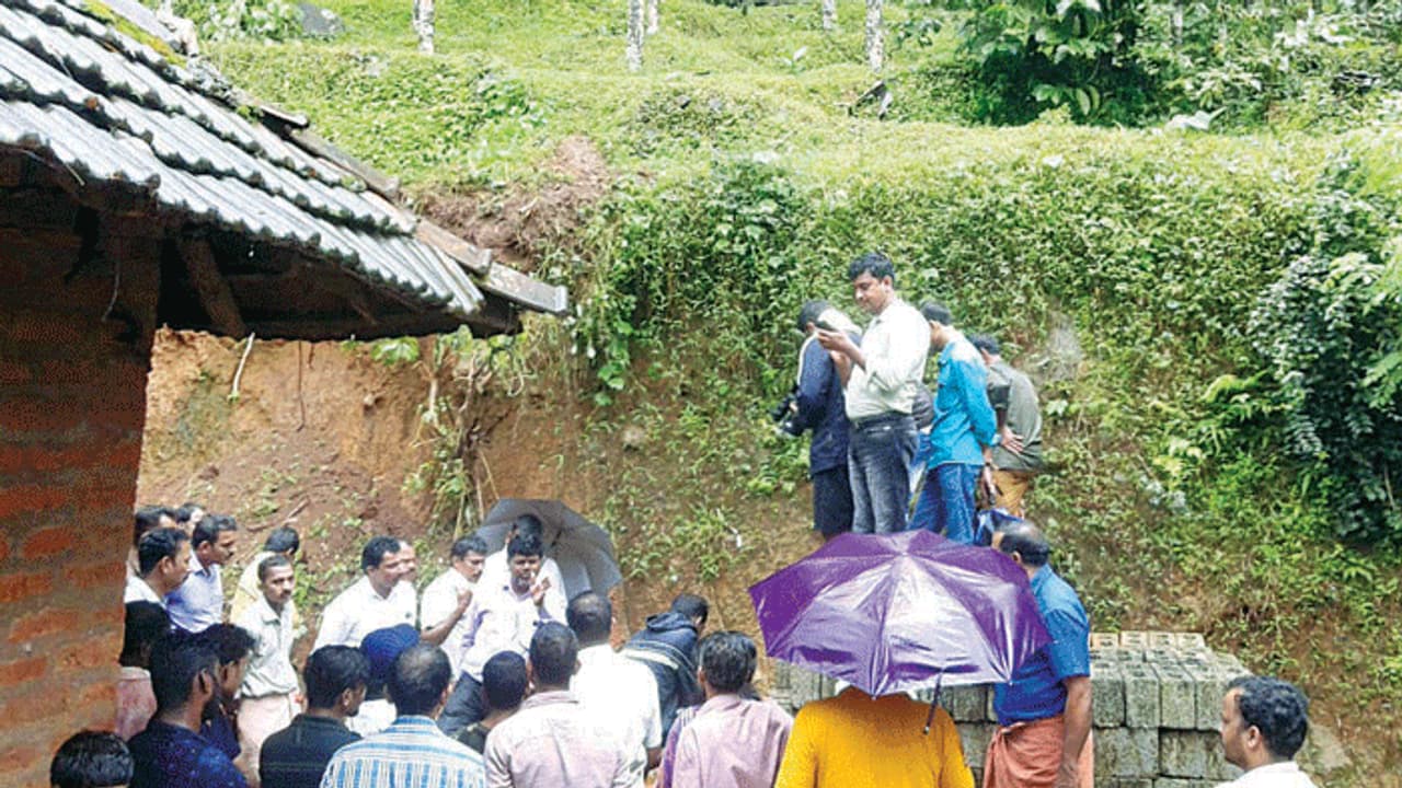 ಕೊಡಗುನಲ್ಲಿ ಭೂಮಿಯೊಳಗಿನ ಶಬ್ಧಕ್ಕೆ ಕಾರಣವೇನು ಗೊತ್ತಾ..? ಕೊಡಗುನಲ್ಲಿ ಭೂಮಿಯೊಳಗಿನ ಶಬ್ಧಕ್ಕೆ ಕಾರಣವೇನು ಗೊತ್ತಾ..?
