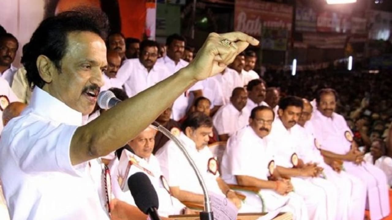 அழகிரி ஆதரவாளர்களை ஸ்கெட்ச் போட்டு தூக்கிய ஸ்டாலின்! தலைவராவதற்கு முன்பே ஆட்டத்தை ஆரம்பித்து அபாரம்... அழகிரி ஆதரவாளர்களை ஸ்கெட்ச் போட்டு தூக்கிய ஸ்டாலின்! தலைவராவதற்கு முன்பே ஆட்டத்தை ஆரம்பித்து அபாரம்...