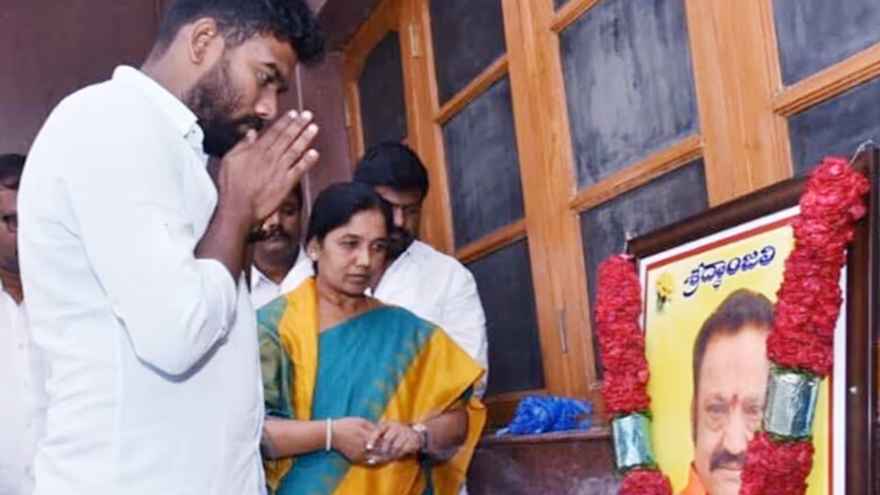 హిందూపురంతో హరికృష్ణ బంధం ఇదీ... హిందూపురంతో హరికృష్ణ బంధం ఇదీ...