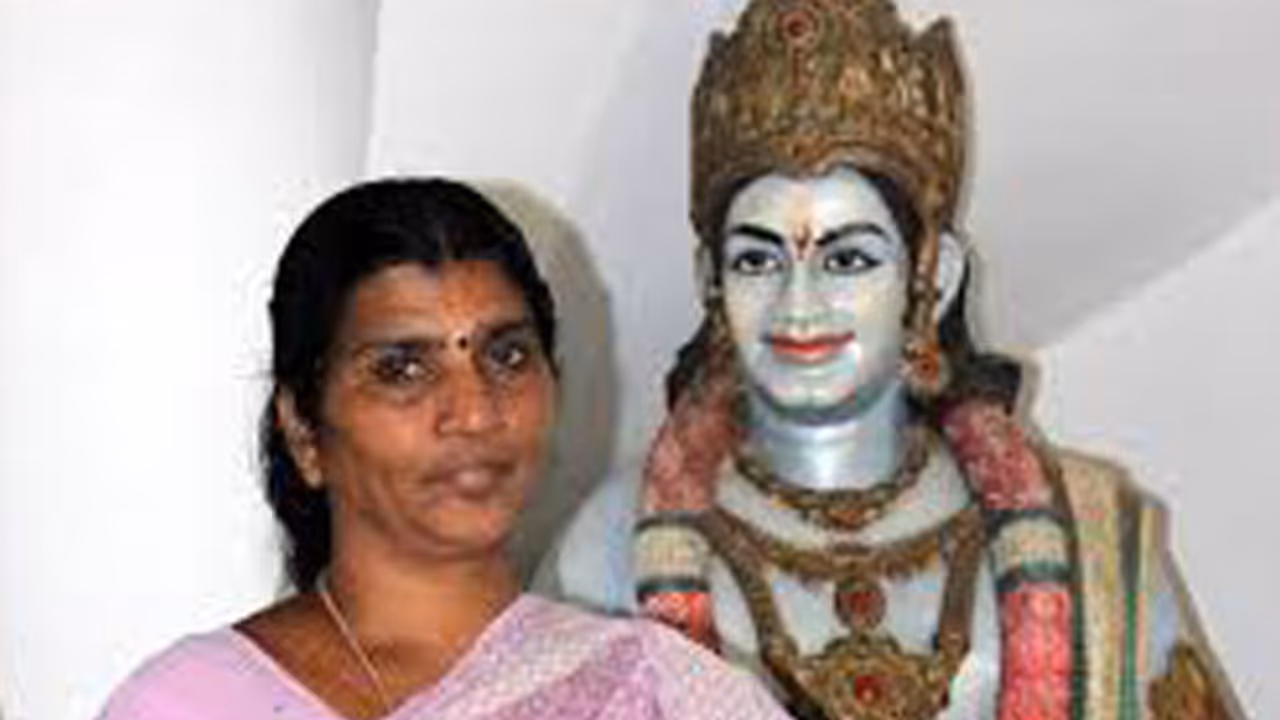 జగన్పై దాడికి చంద్రబాబే కారణం: లక్ష్మీపార్వతి జగన్పై దాడికి చంద్రబాబే కారణం: లక్ష్మీపార్వతి