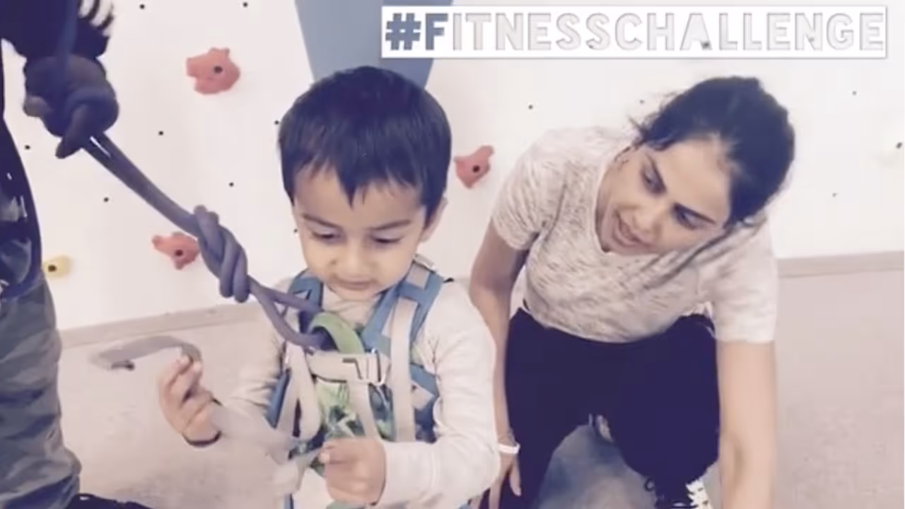 Riteish Deshmukh's son Rahyl takes up #FitnessChallenge, asks Taimur to join him Riteish Deshmukh's son Rahyl takes up #FitnessChallenge, asks Taimur to join him