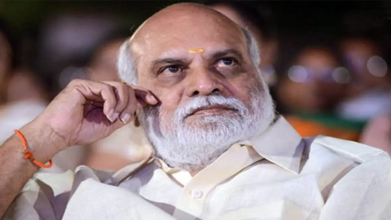 అదే సూపర్ స్టారో... పవర్ స్టారో అయితే ఇలానే అంటావా దర్శకేంద్రా! అదే సూపర్ స్టారో... పవర్ స్టారో అయితే ఇలానే అంటావా దర్శకేంద్రా!