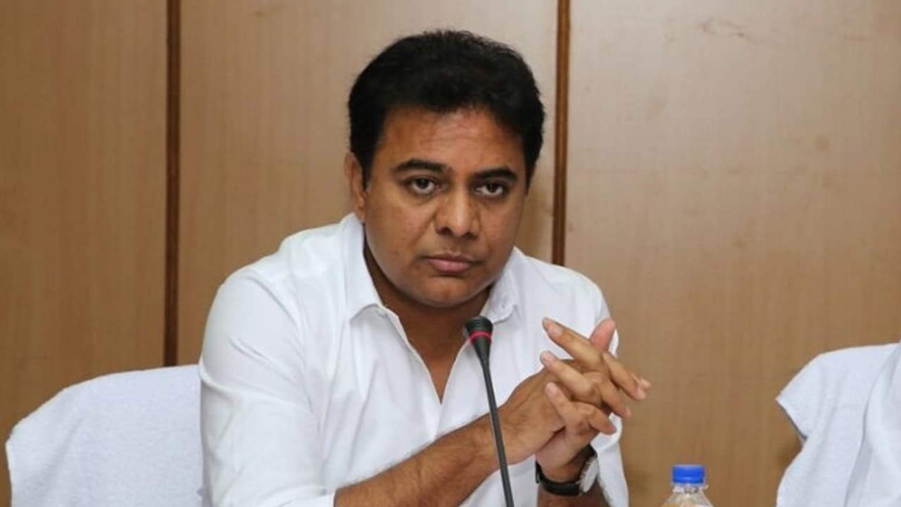 ఇంతకీ మీరు ఏ పార్టీలో ఉన్నారో, ఫిరాయింపులపై కోర్టుకు వెళ్లండి: కోమటిరెడ్డిపై కేటీఆర్ ఫైర్ ఇంతకీ మీరు ఏ పార్టీలో ఉన్నారో, ఫిరాయింపులపై కోర్టుకు వెళ్లండి: కోమటిరెడ్డిపై కేటీఆర్ ఫైర్