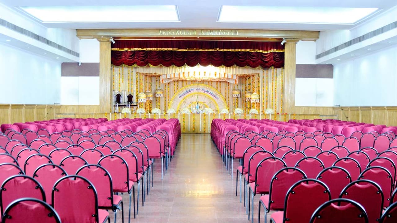 സദ്യയും ഹാളുമുണ്ട്; പ്രളയം മുടക്കിയ വിവാഹം നടത്താന് എറണാകുളം കരയോഗം സദ്യയും ഹാളുമുണ്ട്; പ്രളയം മുടക്കിയ വിവാഹം നടത്താന് എറണാകുളം കരയോഗം