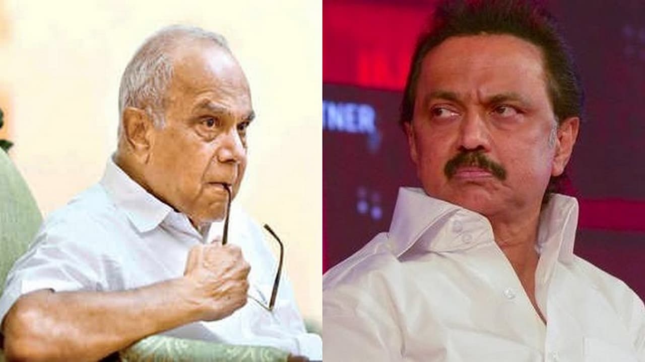 ஈரோட்டில் கெத்து காட்டிய ஆளுநர்! கருப்புக் கொடி காட்டாமல் பம்மிப் பதுங்கிய தி.மு.க! ஈரோட்டில் கெத்து காட்டிய ஆளுநர்! கருப்புக் கொடி காட்டாமல் பம்மிப் பதுங்கிய தி.மு.க!