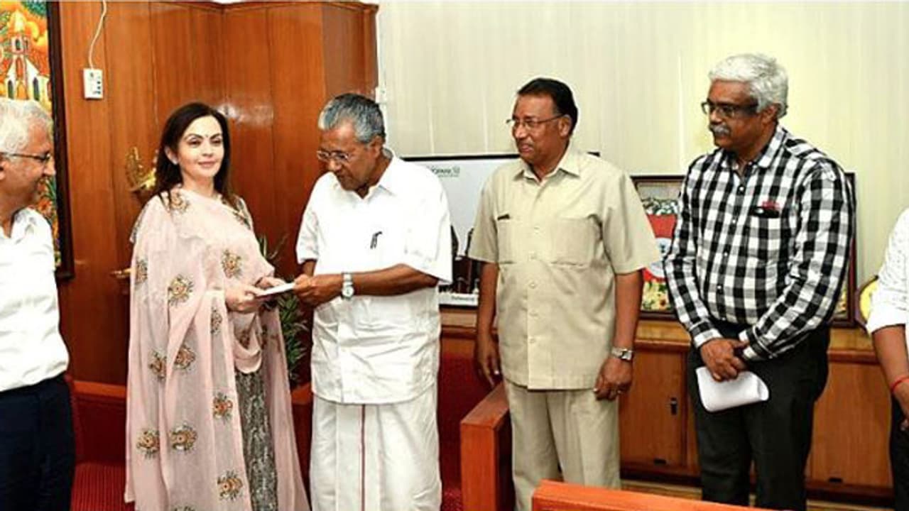 കേരള പുനര് നിര്മാണത്തിന് കൈകോര്ത്ത് റിലയന്സും കേരള പുനര് നിര്മാണത്തിന് കൈകോര്ത്ത് റിലയന്സും