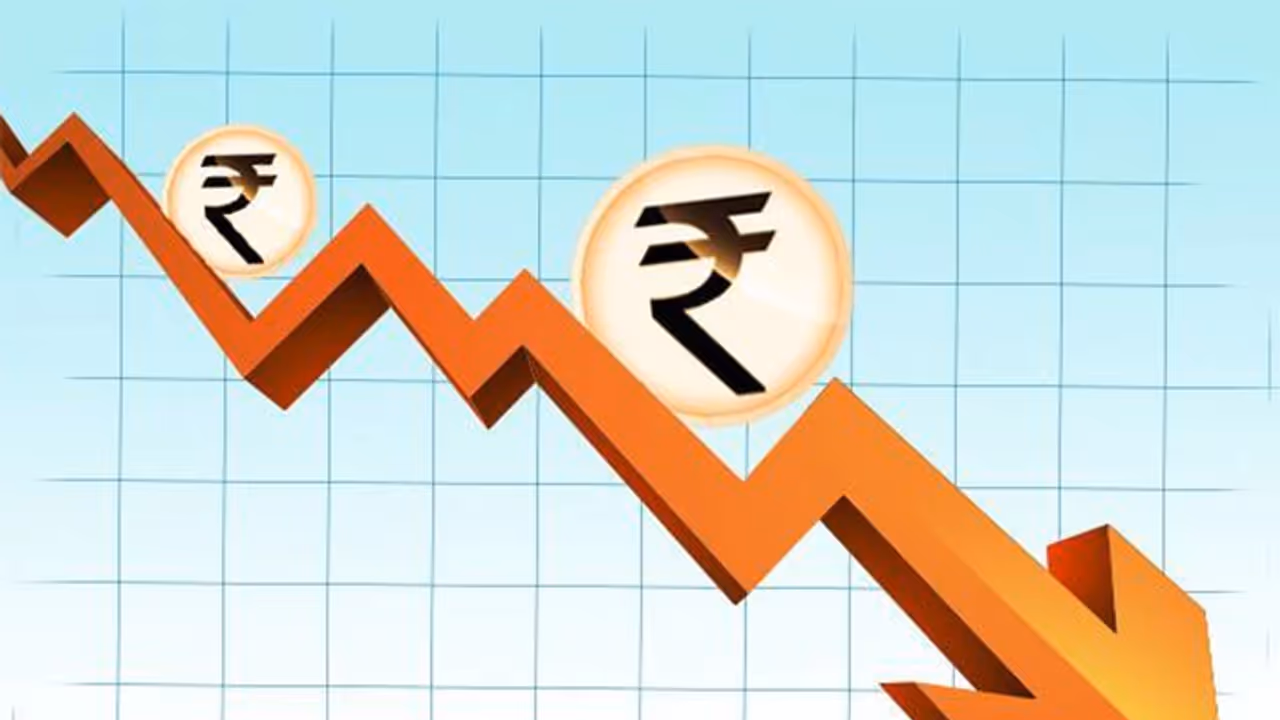 ಡಾಲರ್ ಮುಂದೆ ಸಾರ್ವತ್ರಿಕ ಕುಸಿತ ಕಂಡ ರೂಪಾಯಿ: ಡಾಲ್ಗೆ ರೂ 82.33 ಡಾಲರ್ ಮುಂದೆ ಸಾರ್ವತ್ರಿಕ ಕುಸಿತ ಕಂಡ ರೂಪಾಯಿ: ಡಾಲ್ಗೆ ರೂ 82.33