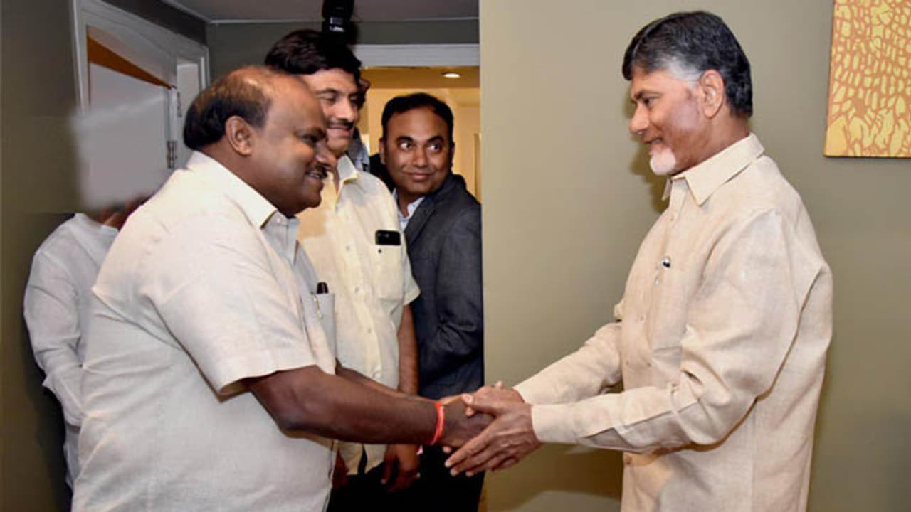 చంద్రబాబు వద్దకు రాహుల్ దూతగా కుమారస్వామి..? చంద్రబాబు వద్దకు రాహుల్ దూతగా కుమారస్వామి..?