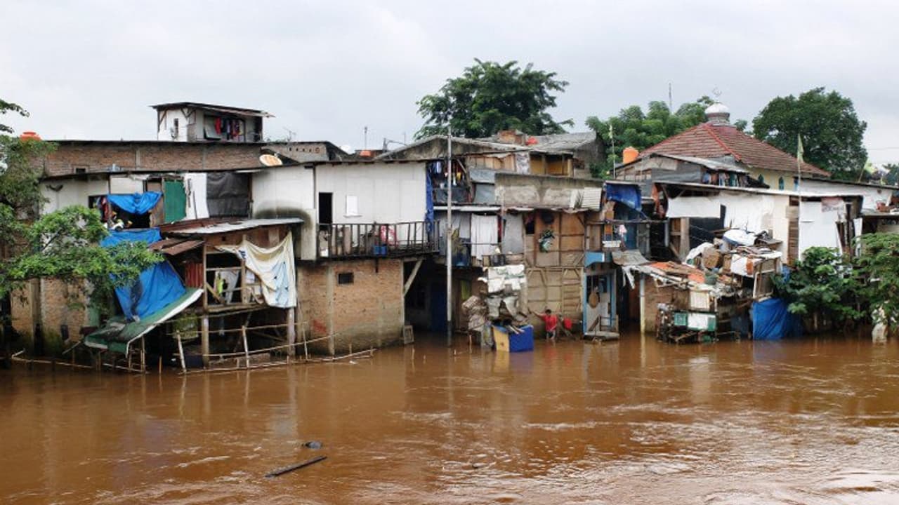 నాగాలాండ్ లో కేరళ పరిస్థితే...భారీ వరదలతో 12 మంది మృతి నాగాలాండ్ లో కేరళ పరిస్థితే...భారీ వరదలతో 12 మంది మృతి
