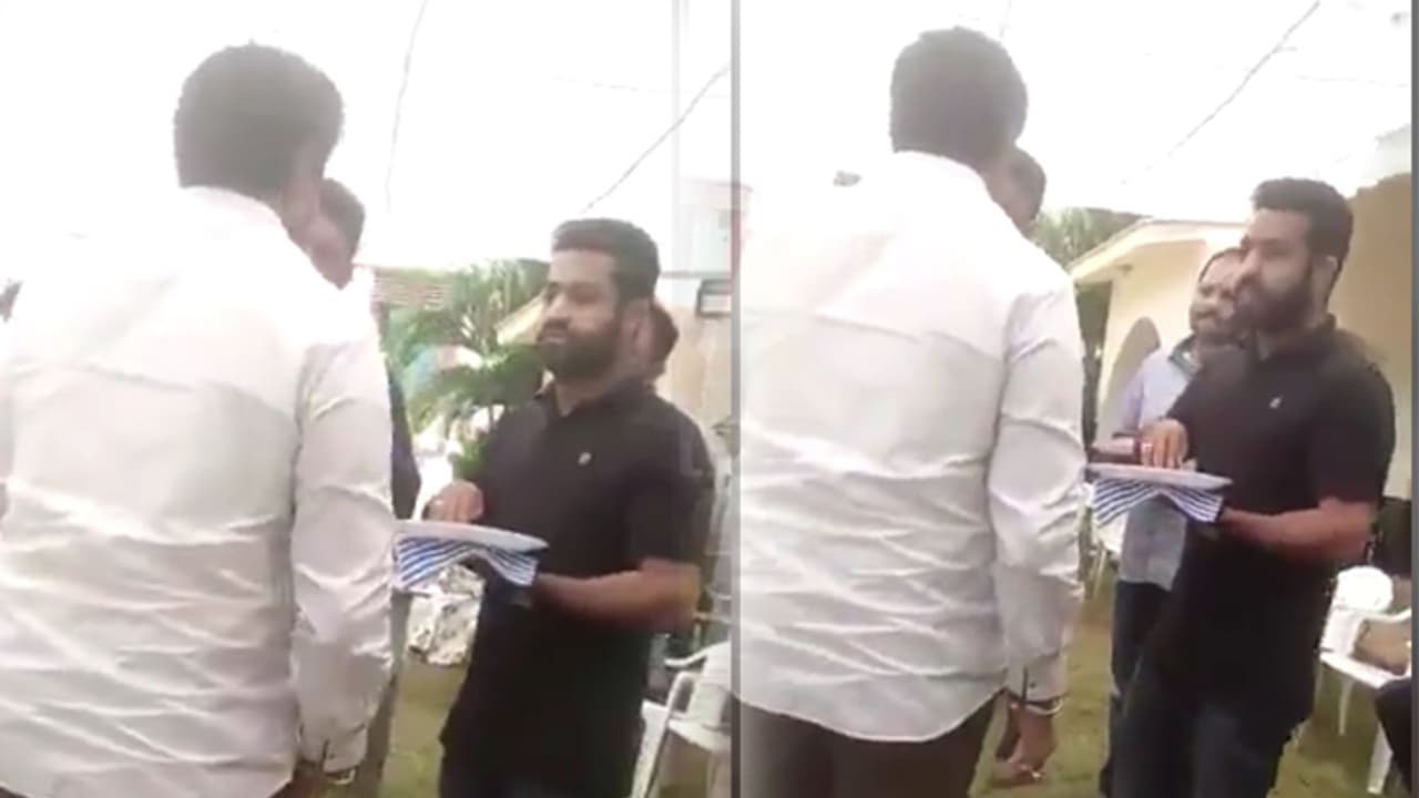 ఒక్కటయ్యారు: జూ.ఎన్టీఆర్, కళ్యాణ్రామ్లతో బాలయ్య లంచ్ (వీడియో) ఒక్కటయ్యారు: జూ.ఎన్టీఆర్, కళ్యాణ్రామ్లతో బాలయ్య లంచ్ (వీడియో)