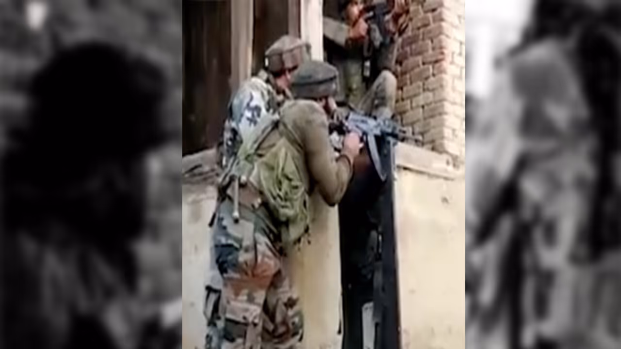 कश्मीर के हाजिन से सामने आया मुठभेड़ का लाइव वीडियो कश्मीर के हाजिन से सामने आया मुठभेड़ का लाइव वीडियो