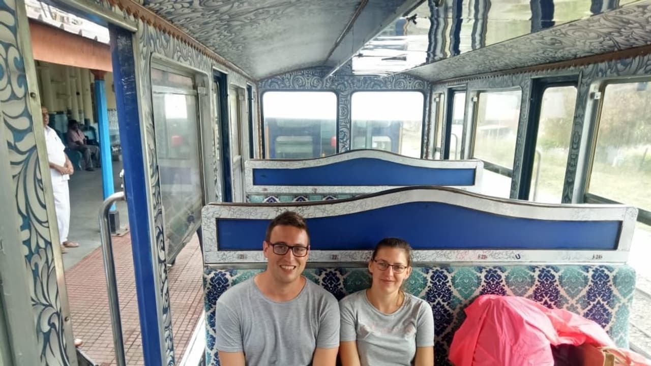 ಹನಿಮೂನ್ ಗೆ ಊಟಿಯಲ್ಲಿ ಇಡೀ ರೈಲಿನ ಟಿಕೆಟ್ ಖರೀದಿ ಮಾಡಿದ ಜೋಡಿ ಹನಿಮೂನ್ ಗೆ ಊಟಿಯಲ್ಲಿ ಇಡೀ ರೈಲಿನ ಟಿಕೆಟ್ ಖರೀದಿ ಮಾಡಿದ ಜೋಡಿ