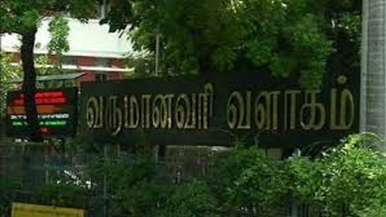 ஓராண்டுக்குப் பிறகு அமைச்சர் விஜய பாஸ்கருக்கு ஆப்பு வைத்த வருமான வரித்துறை… கடும் நடவடிக்கை எடுக்க எடப்பாடிக்கு உத்தரவு !! ஓராண்டுக்குப் பிறகு அமைச்சர் விஜய பாஸ்கருக்கு ஆப்பு வைத்த வருமான வரித்துறை… கடும் நடவடிக்கை எடுக்க எடப்பாடிக்கு உத்தரவு !!