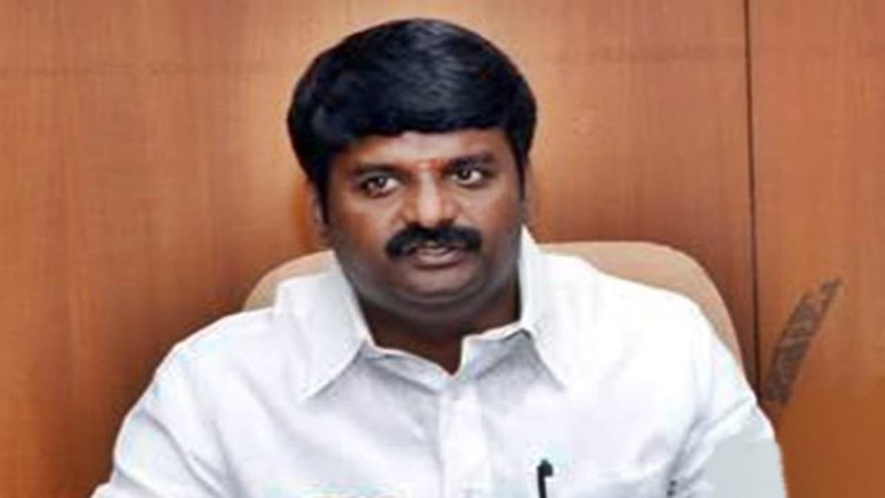 ரூ.20 கோடி லஞ்சப் பணம்! விஜயபாஸ்கரின் அமைச்சர் பதவிக்கு ஆபத்து! ரூ.20 கோடி லஞ்சப் பணம்! விஜயபாஸ்கரின் அமைச்சர் பதவிக்கு ஆபத்து!