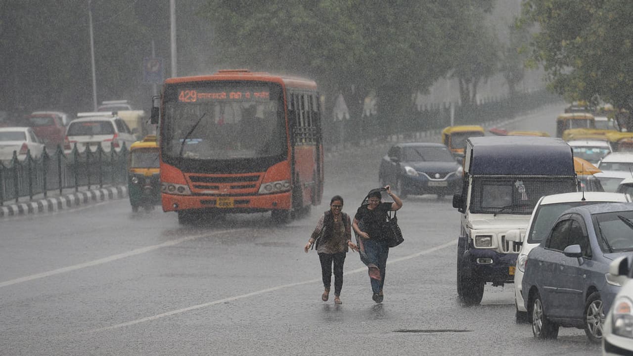 After warmest January day, Delhi wakes up to winter rain; 15 trains delayed After warmest January day, Delhi wakes up to winter rain; 15 trains delayed