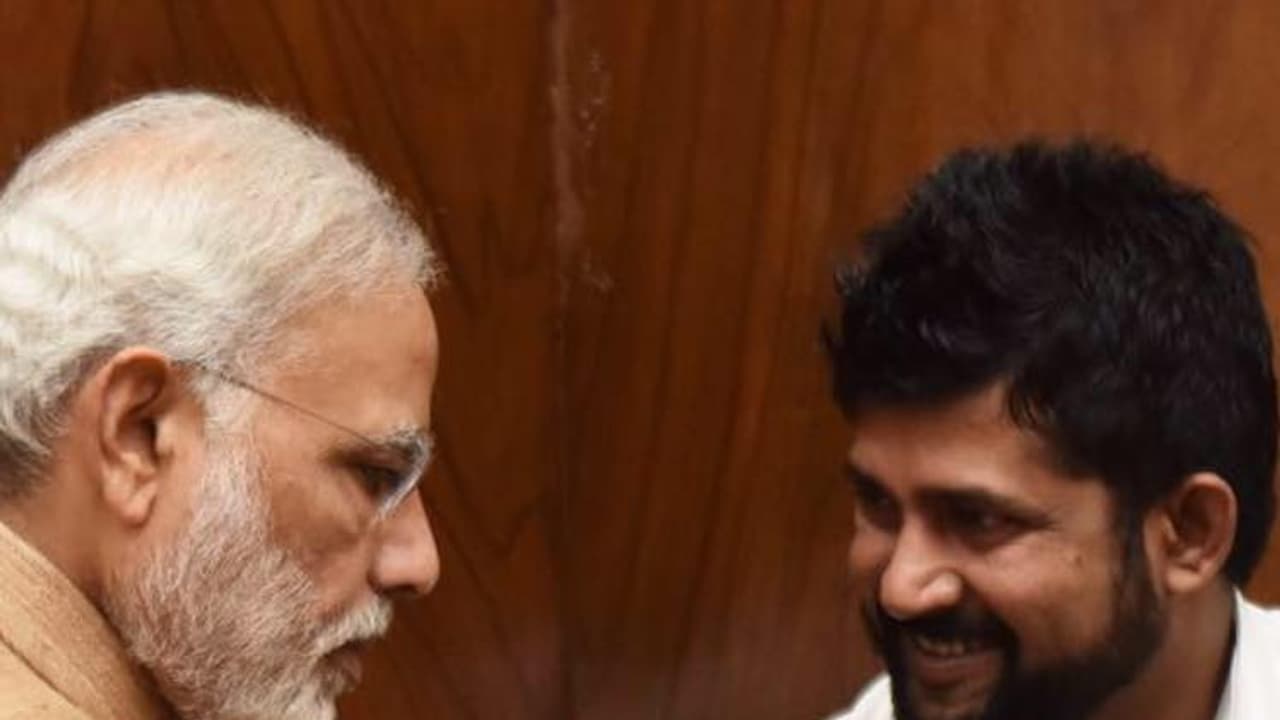 ಮೋದಿ ಫೋಟೋ ಇಟ್ಟುಕೊಂಡು ಗೆಲ್ಲುವುದಲ್ಲ: ಸಿಂಹಗೆ ಎಂಎಲ್ಸಿ ಬಹಿರಂಗ ಸವಾಲು ಮೋದಿ ಫೋಟೋ ಇಟ್ಟುಕೊಂಡು ಗೆಲ್ಲುವುದಲ್ಲ: ಸಿಂಹಗೆ ಎಂಎಲ್ಸಿ ಬಹಿರಂಗ ಸವಾಲು